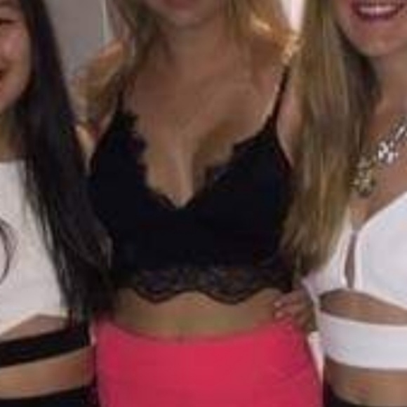 Black lacy crop top - Picture 2 of 2